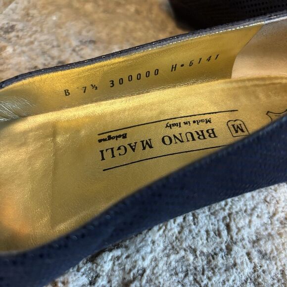 BRUNO MAGLI Vintage Amber Mamba Blue Lizard Embossed Suede Low Heel Pumps 7.5 - Picture 4 of 5